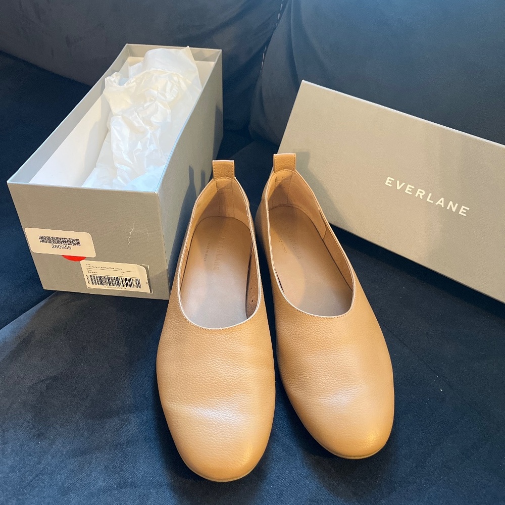 Everlane The Italian Leather Day Glove Flats in Caramel size 8 Women's Career